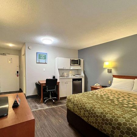 Econo Lodge Motel Village YYC Kültér fotó