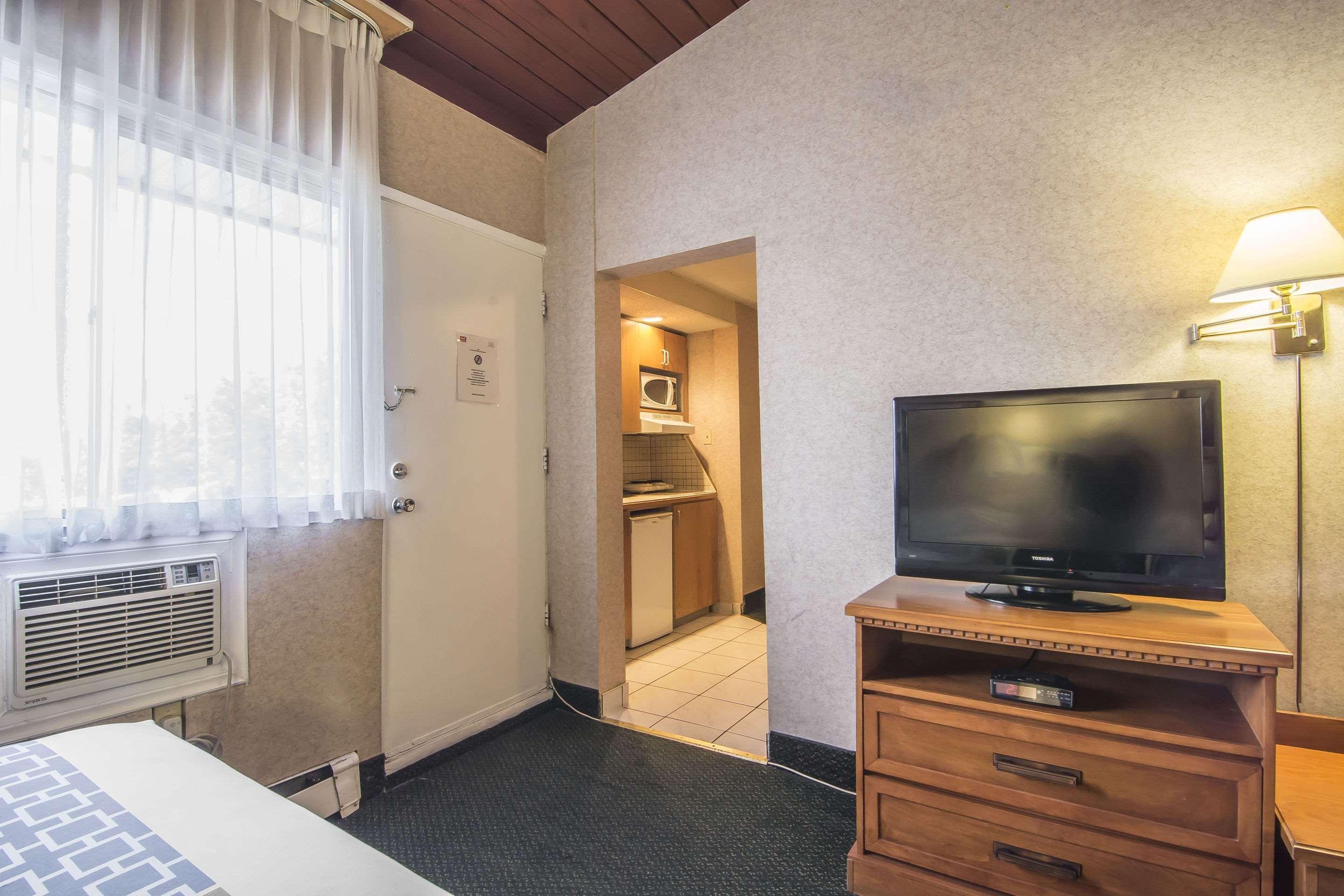 Econo Lodge Motel Village YYC Kültér fotó