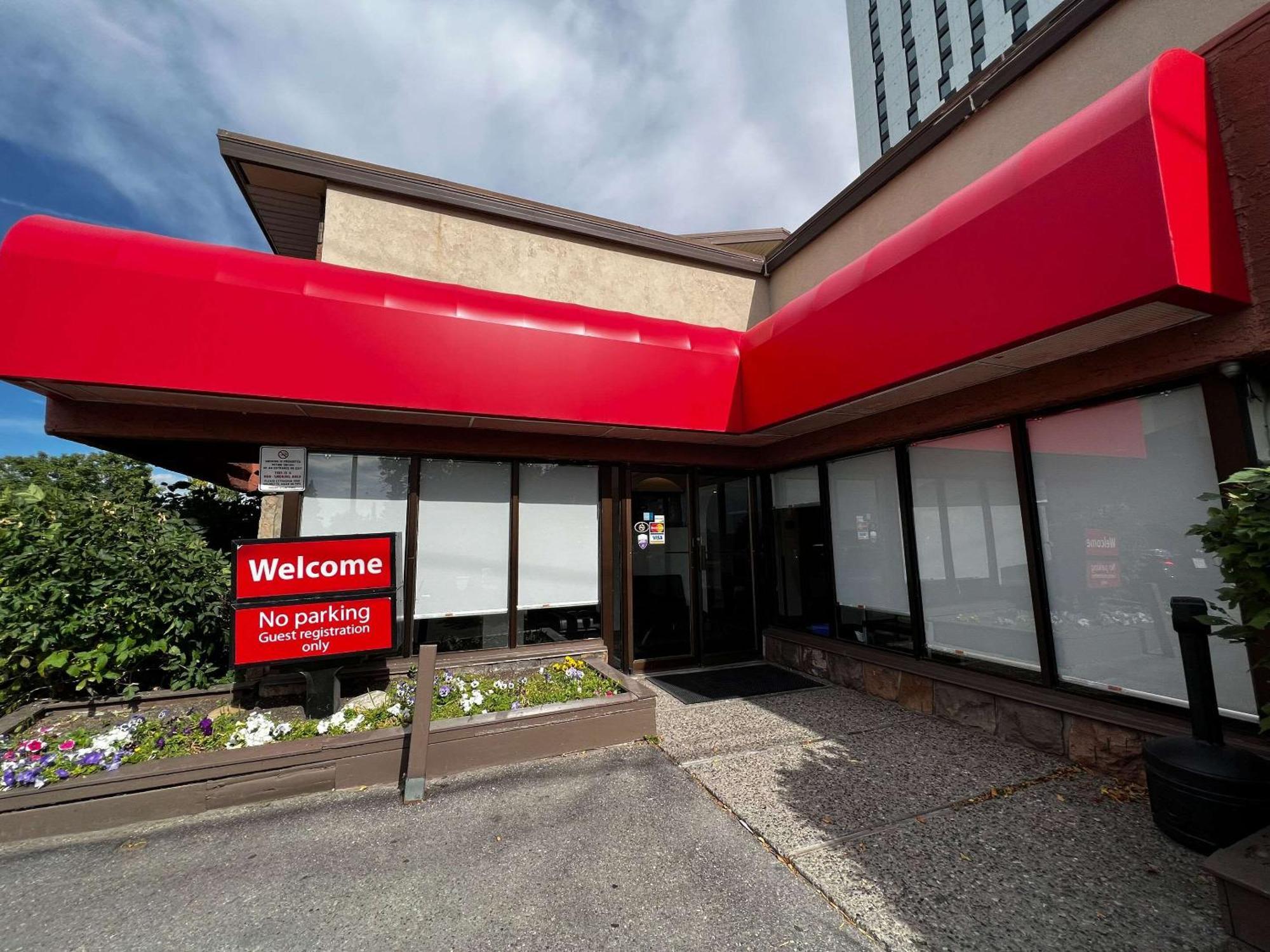 Econo Lodge Motel Village YYC Kültér fotó