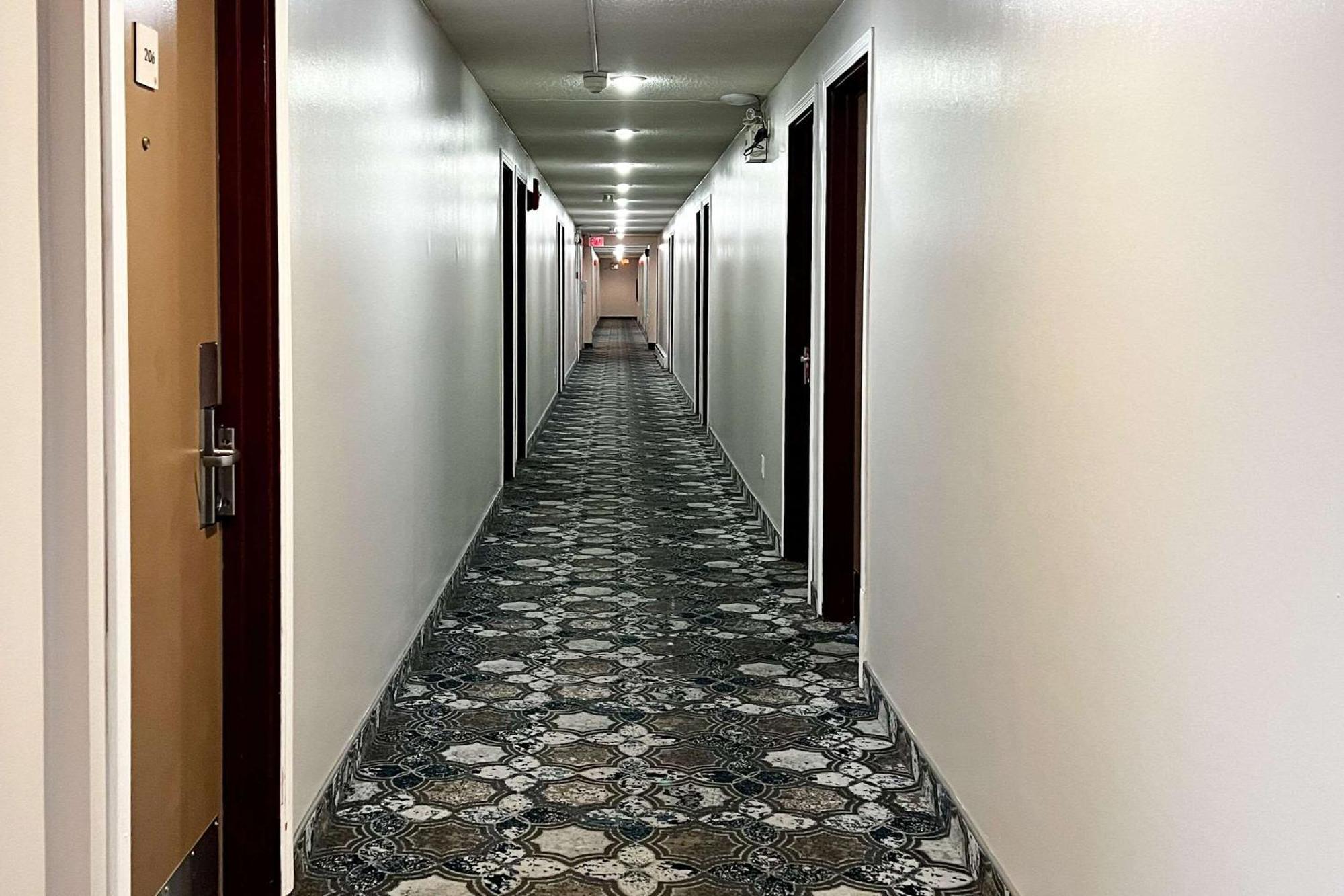 Econo Lodge Motel Village YYC Kültér fotó