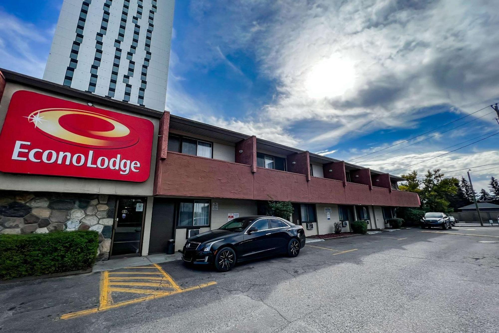 Econo Lodge Motel Village YYC Kültér fotó