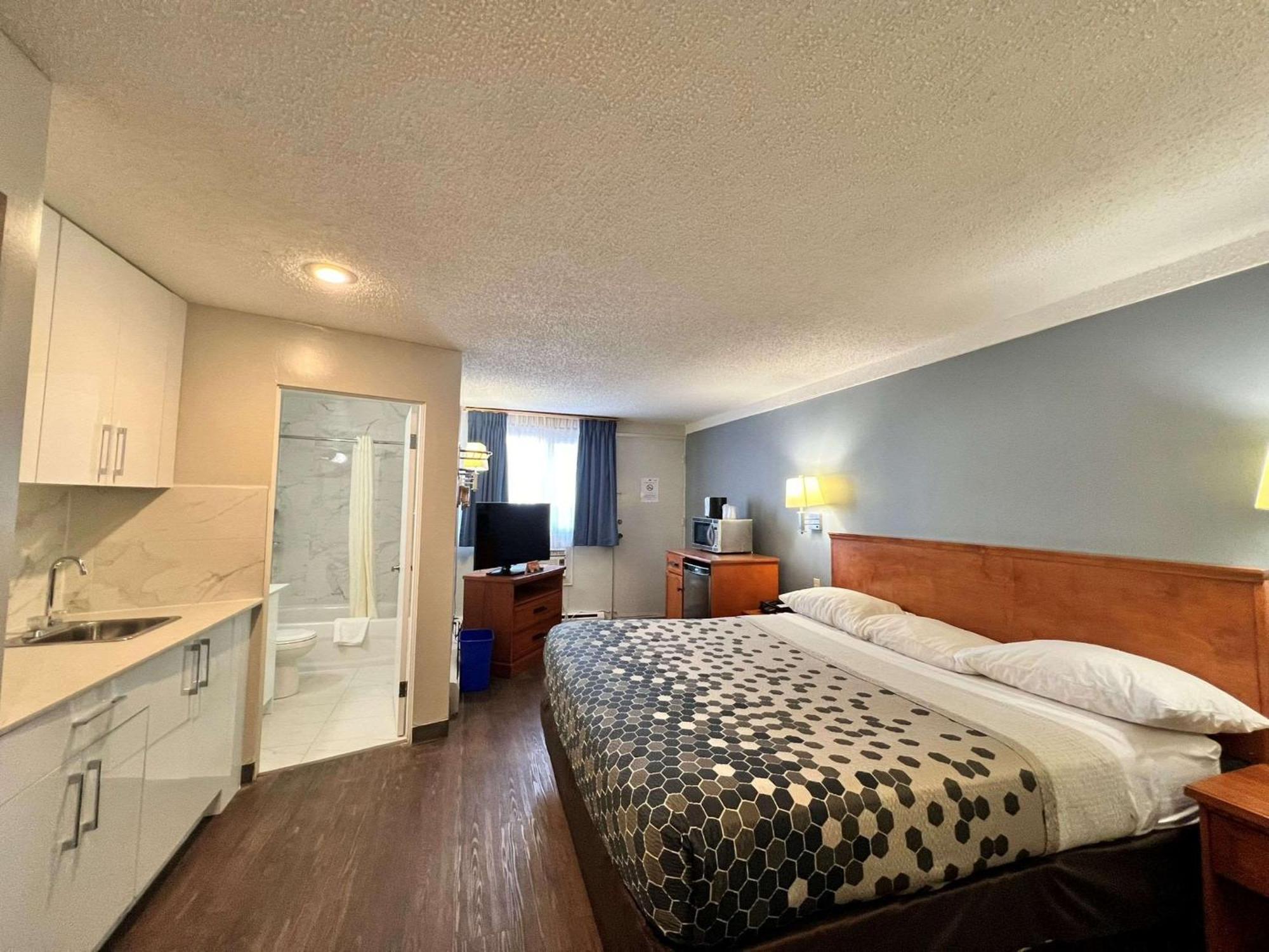 Econo Lodge Motel Village YYC Kültér fotó