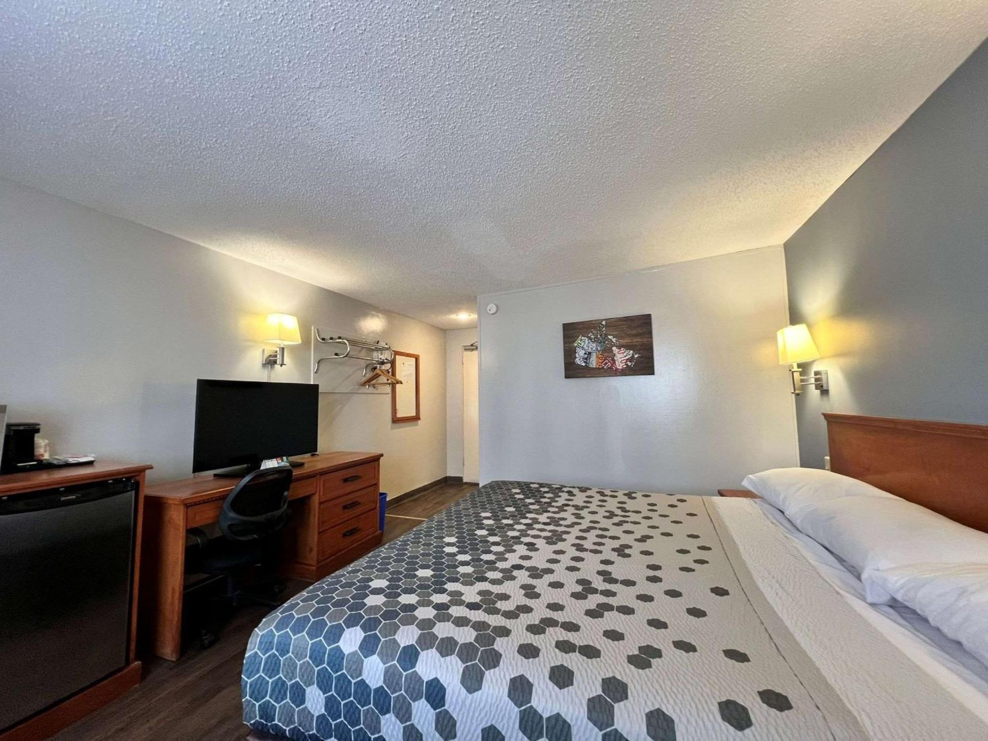 Econo Lodge Motel Village YYC Kültér fotó