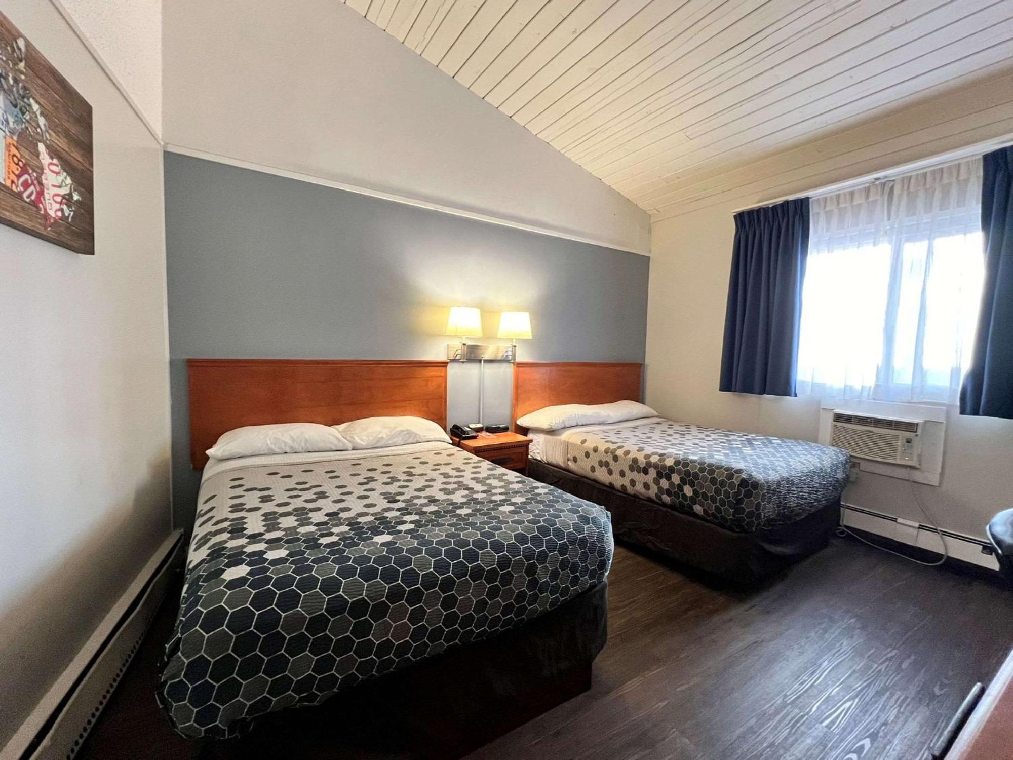 Econo Lodge Motel Village YYC Kültér fotó