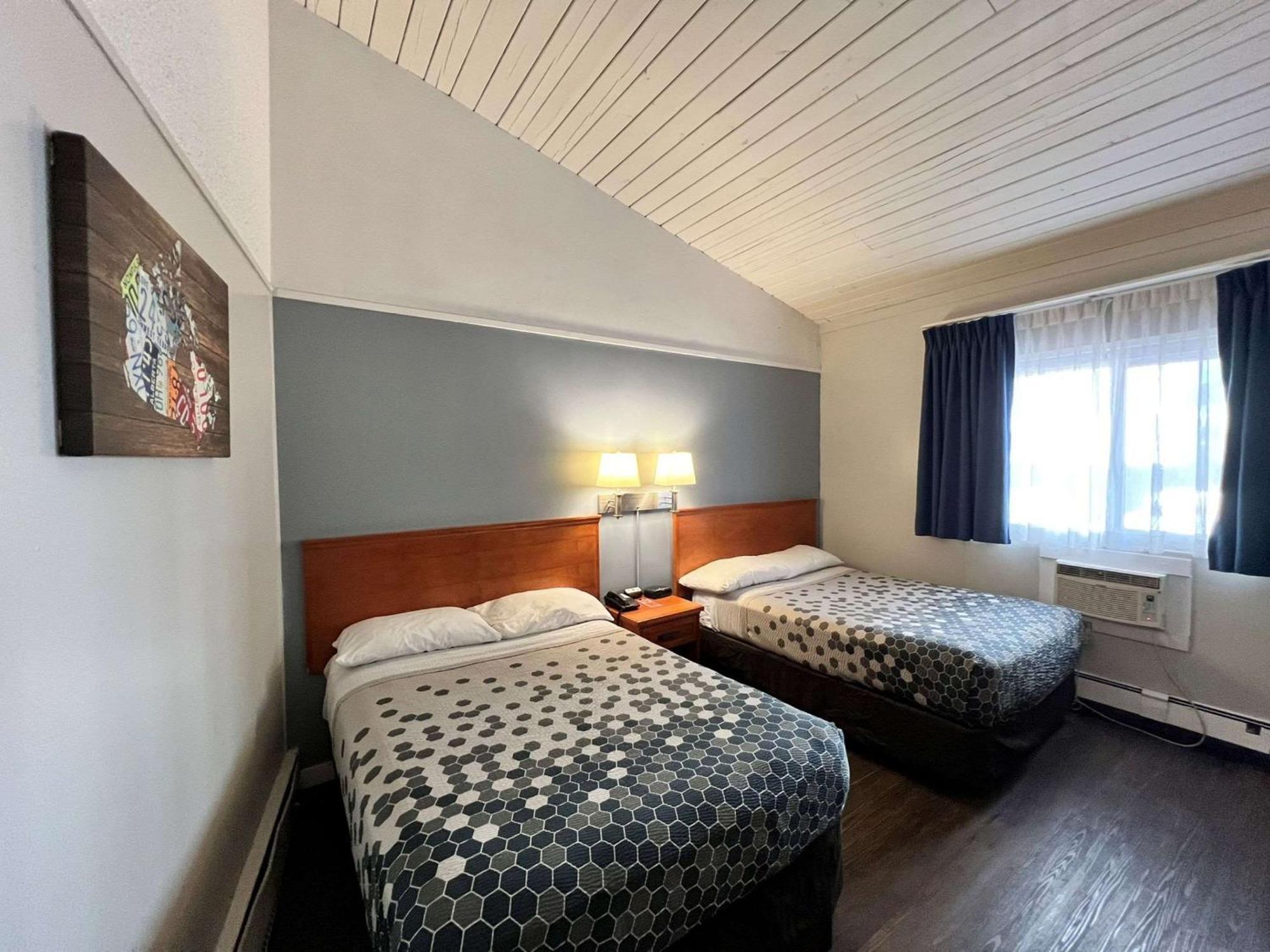 Econo Lodge Motel Village YYC Kültér fotó