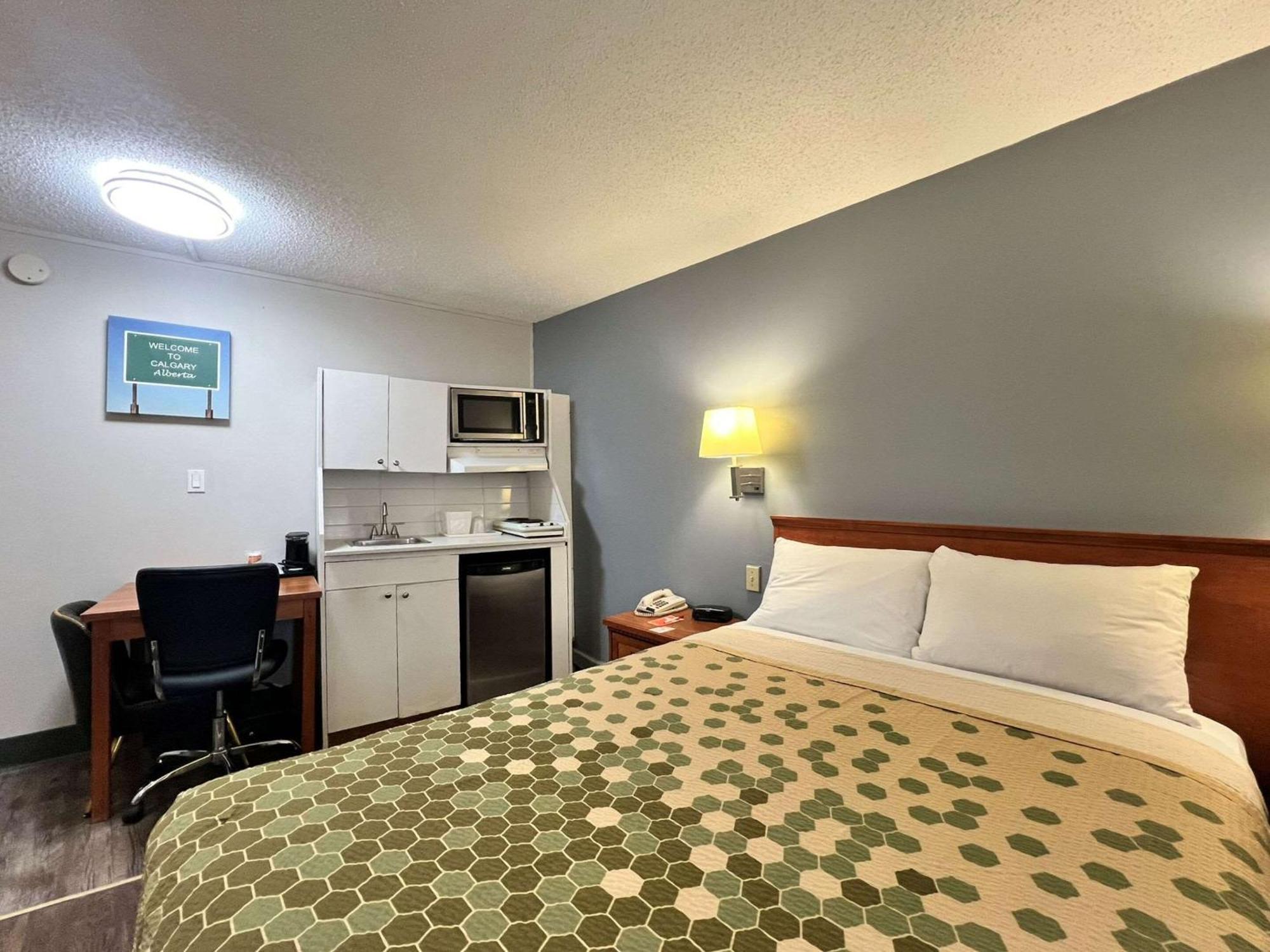 Econo Lodge Motel Village YYC Kültér fotó
