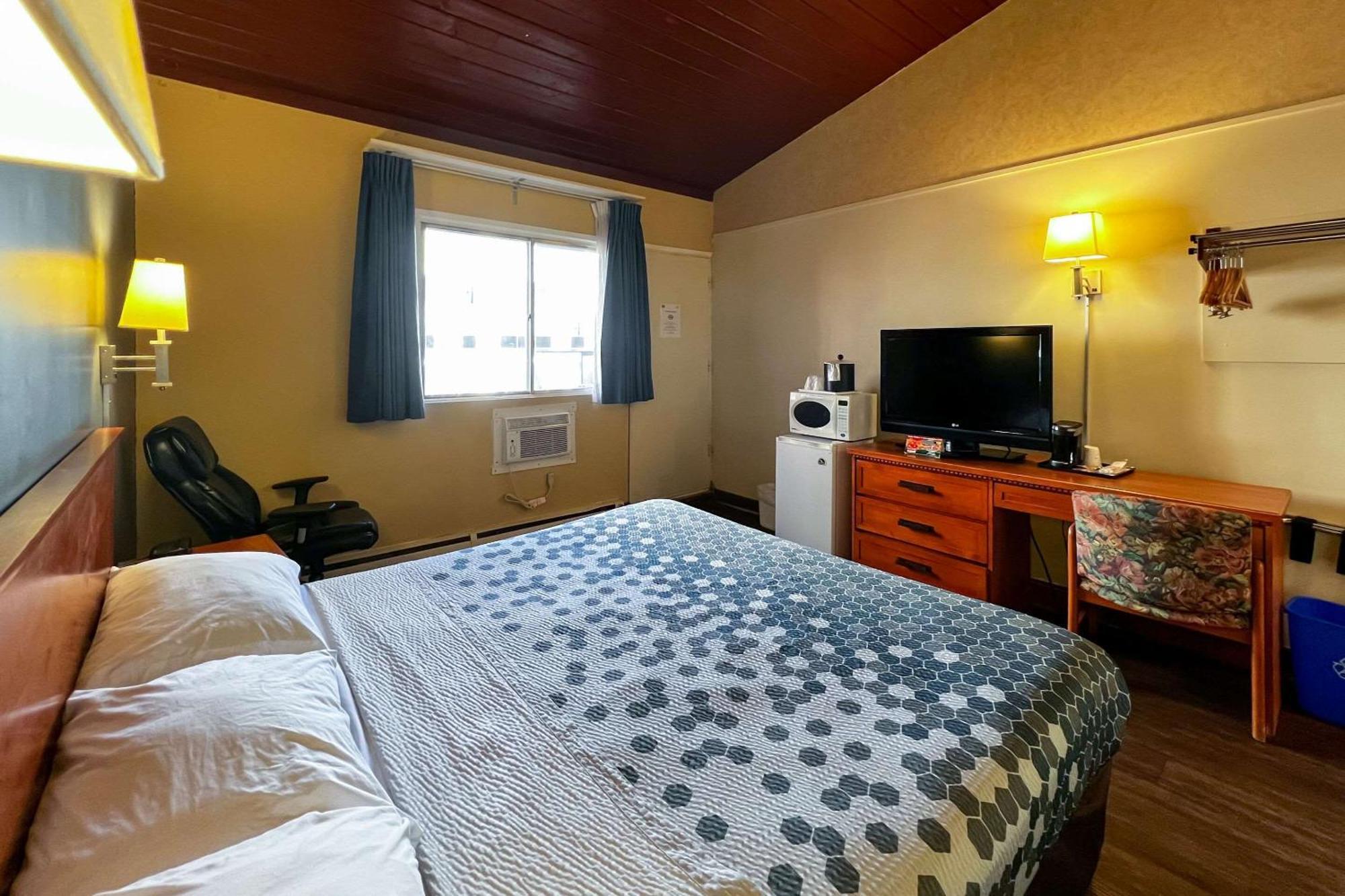 Econo Lodge Motel Village YYC Kültér fotó