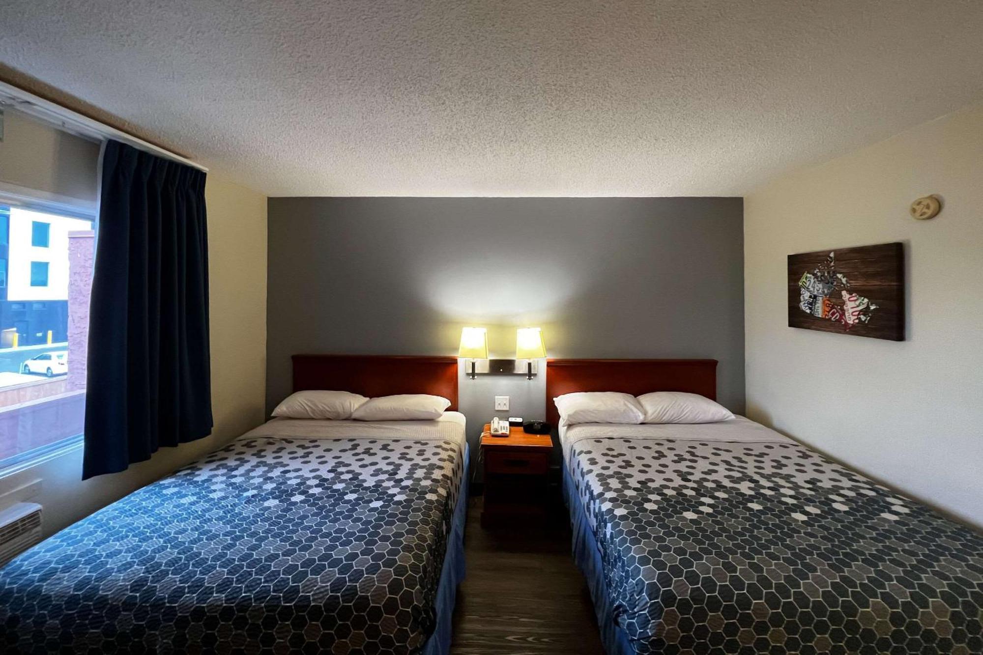 Econo Lodge Motel Village YYC Kültér fotó