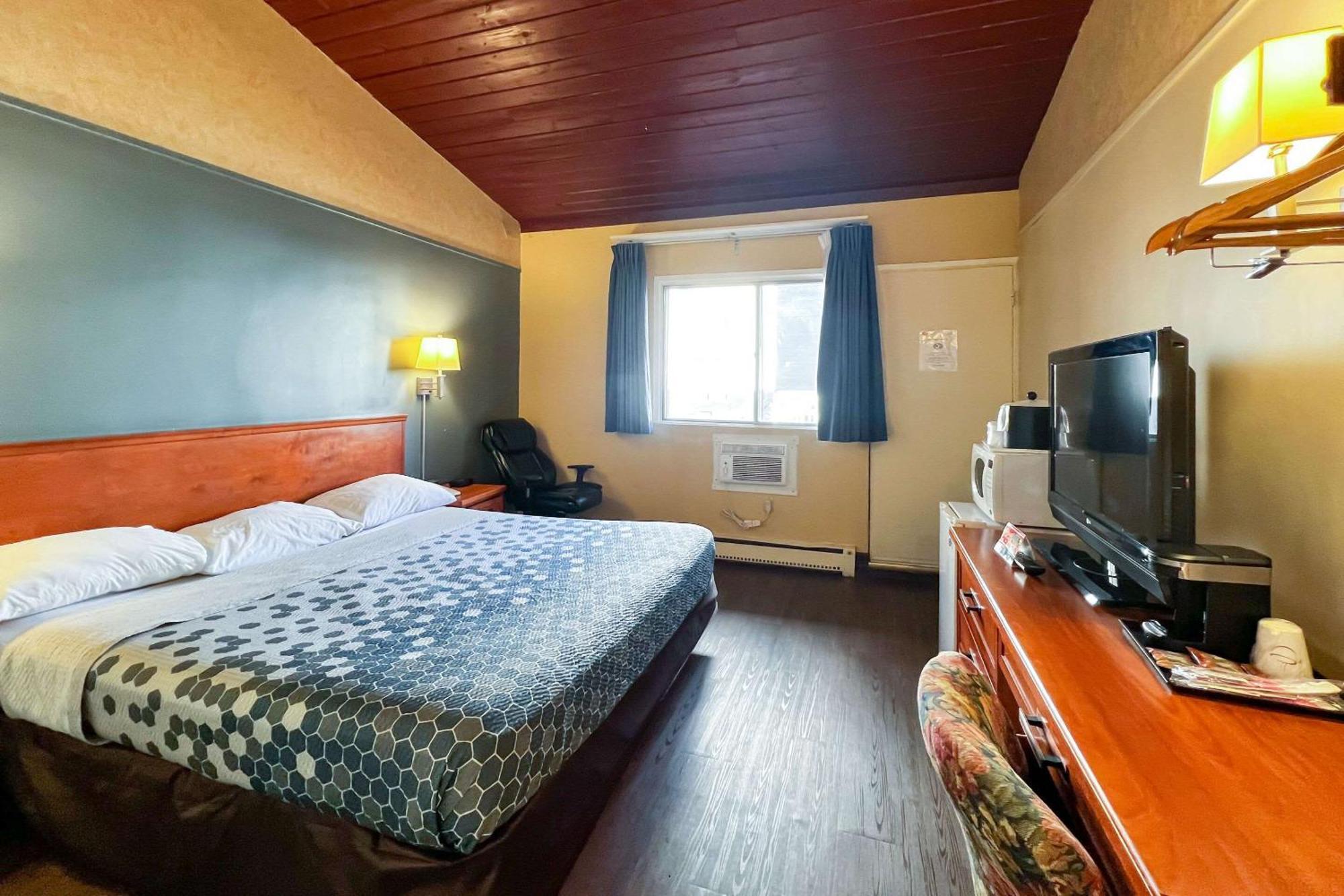 Econo Lodge Motel Village YYC Kültér fotó