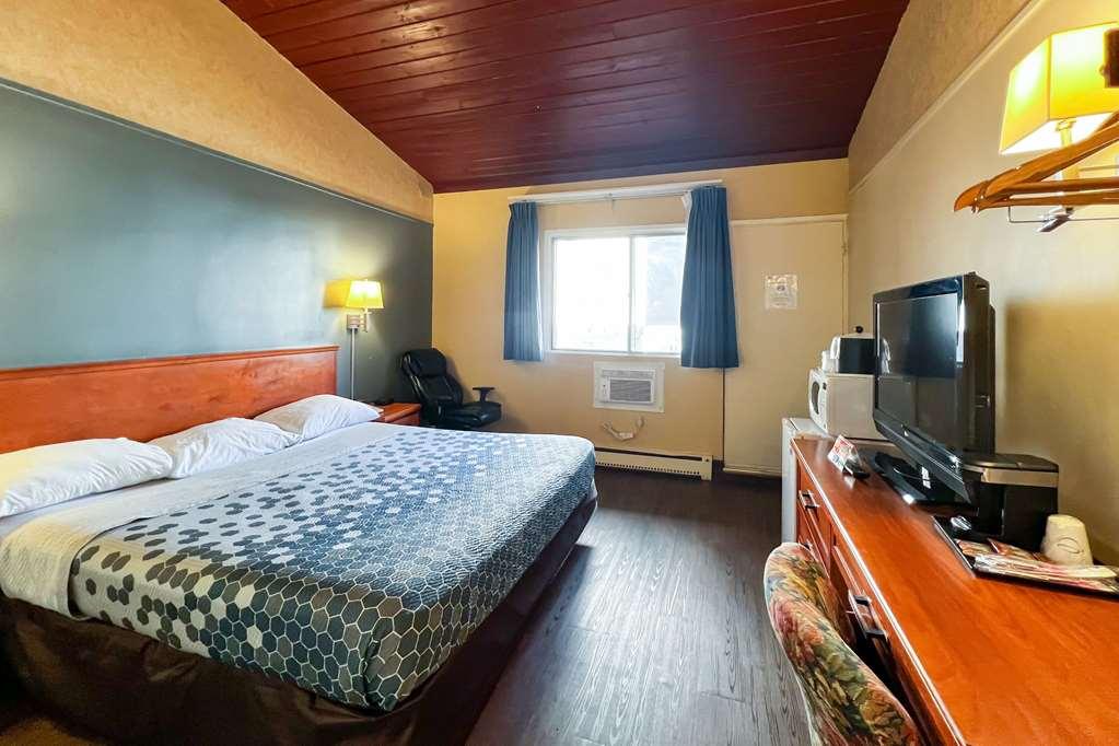 Econo Lodge Motel Village YYC Szoba fotó