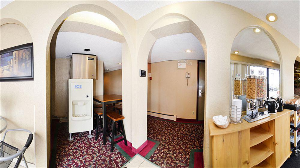 Econo Lodge Motel Village YYC Kültér fotó
